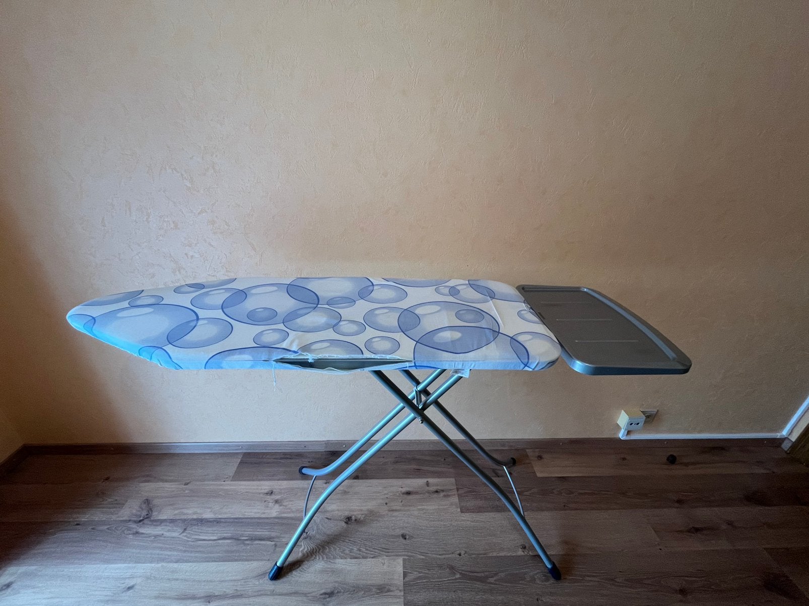 Table et fer à repasser à donner - gratuit, Ophalen, Gebruikt, Strijkijzer met snoer