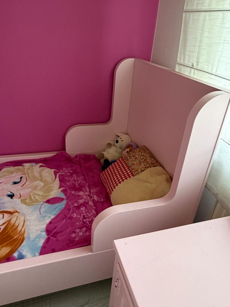 Roze meegroeibed IKEA, Ophalen, Zo goed als nieuw, 85 tot 100 cm, Lattenbodem
