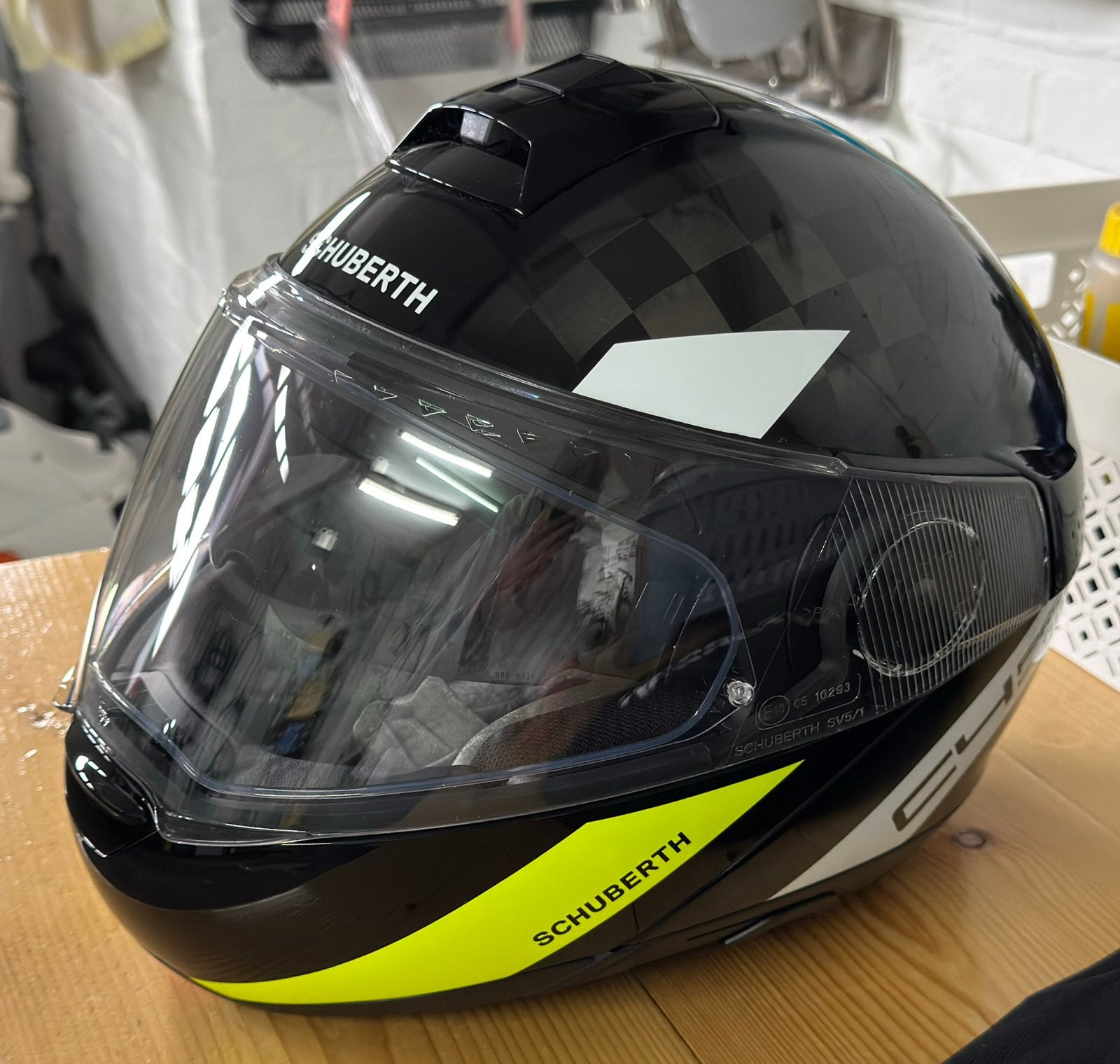 C4 Moto helm Shubert, Enlèvement, S