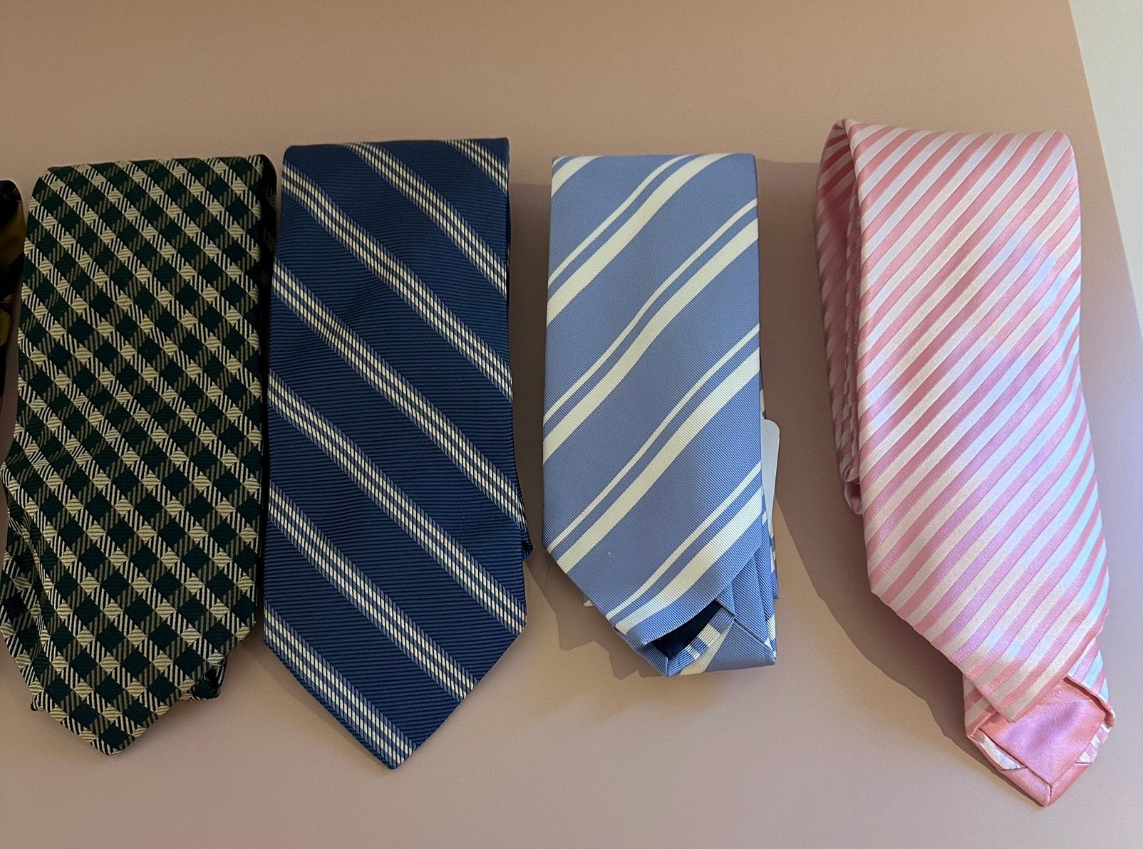 Cravates en soie, Vêtements | Hommes, Cravates, Enlèvement, Comme neuf