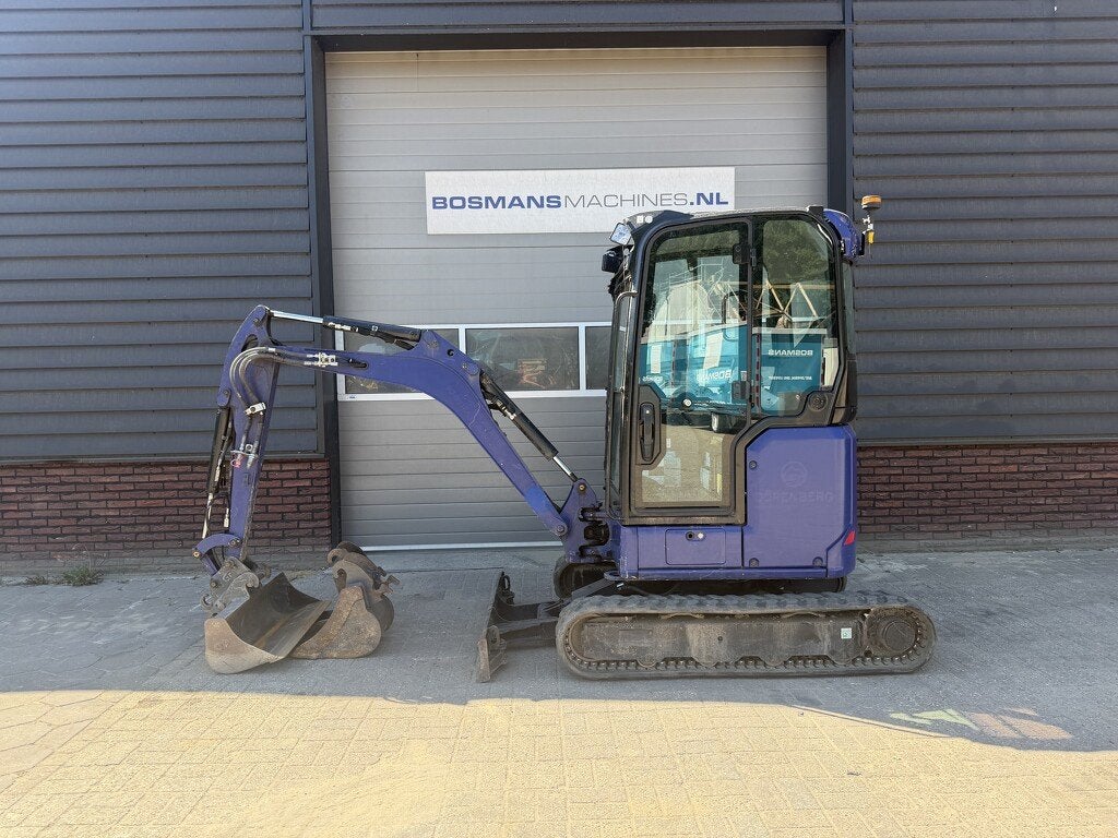 Caterpillar 302 CR minigraver BJ 2023 775 uur €370 LEASE