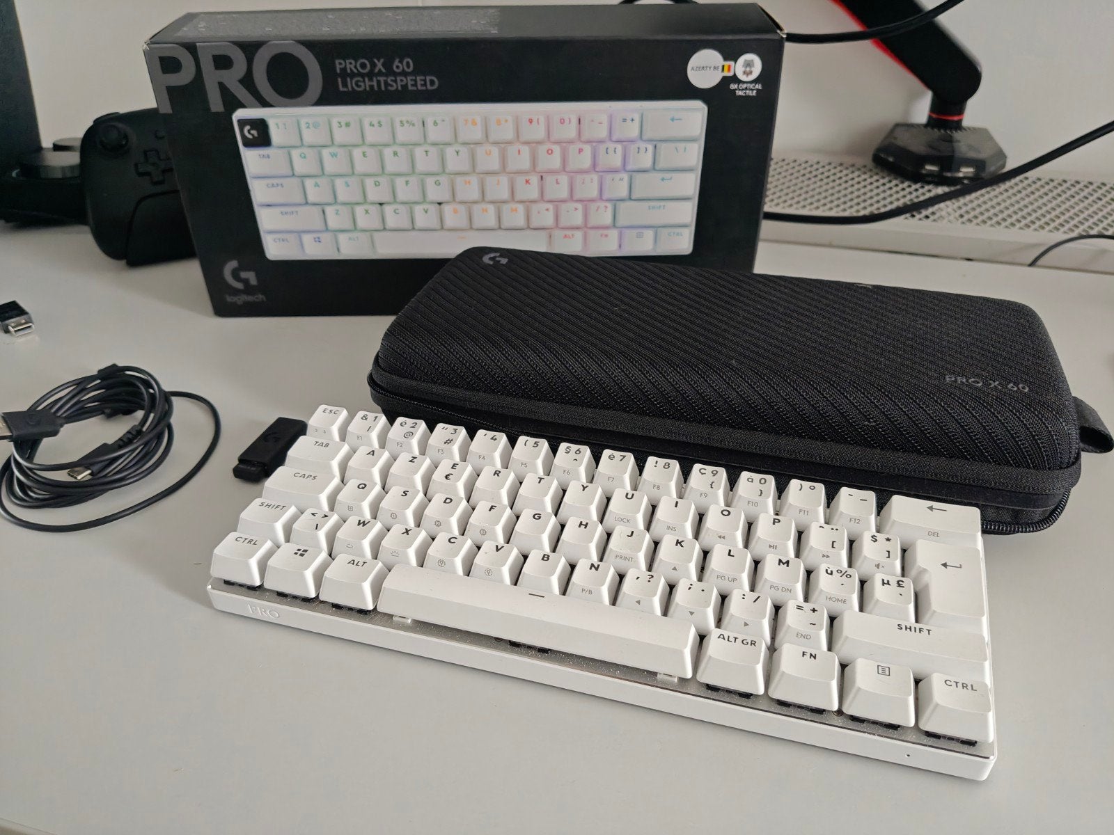 Vitesse de la lumière Logitech Pro x 60, Enlèvement ou Envoi, Azerty