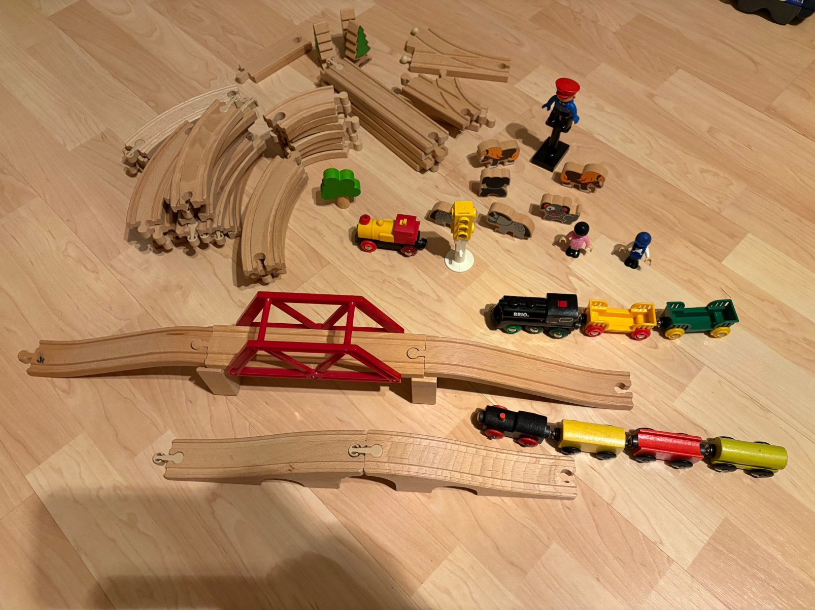 Circuit Train à batterie avec circuit en bois Brio, Enlèvement ou Envoi, Utilisé, Jouet à Rouler ou à Bascule