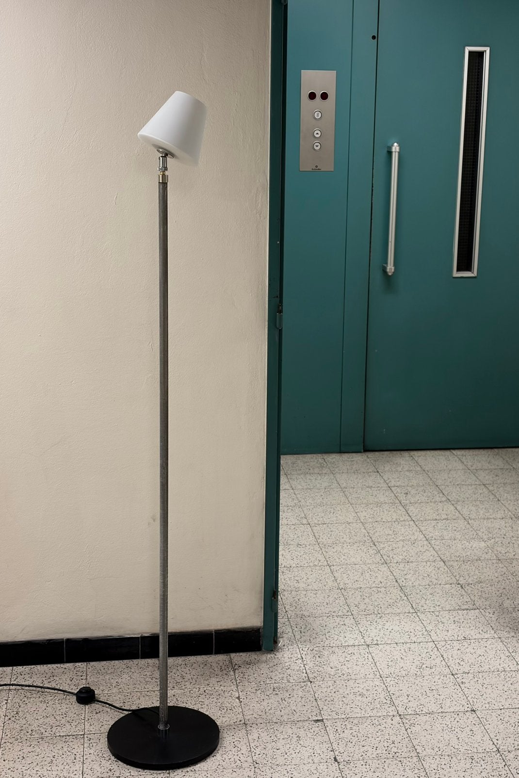 Metalen vloerlamp uit 1970, Ophalen