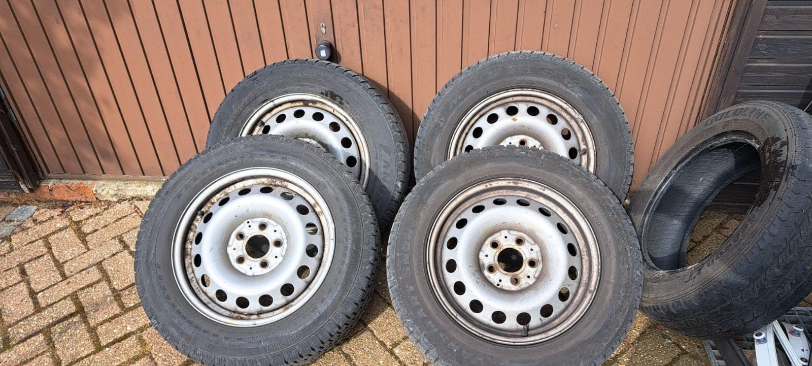 Mercedes Vito/ Viano  205/65 R16C 107/105Tbanden met velgen, Ophalen
