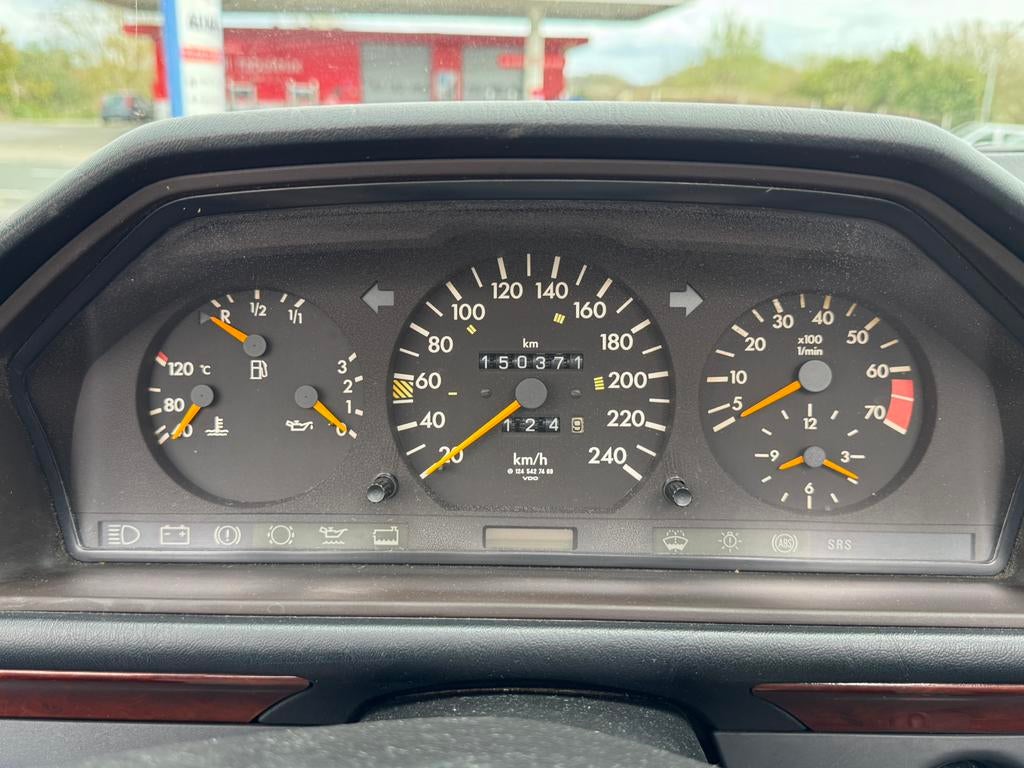 Mercedes-Benz E 200 Cabriolet/Ancetre-Oldtimer - 150.000 km!, foto 12