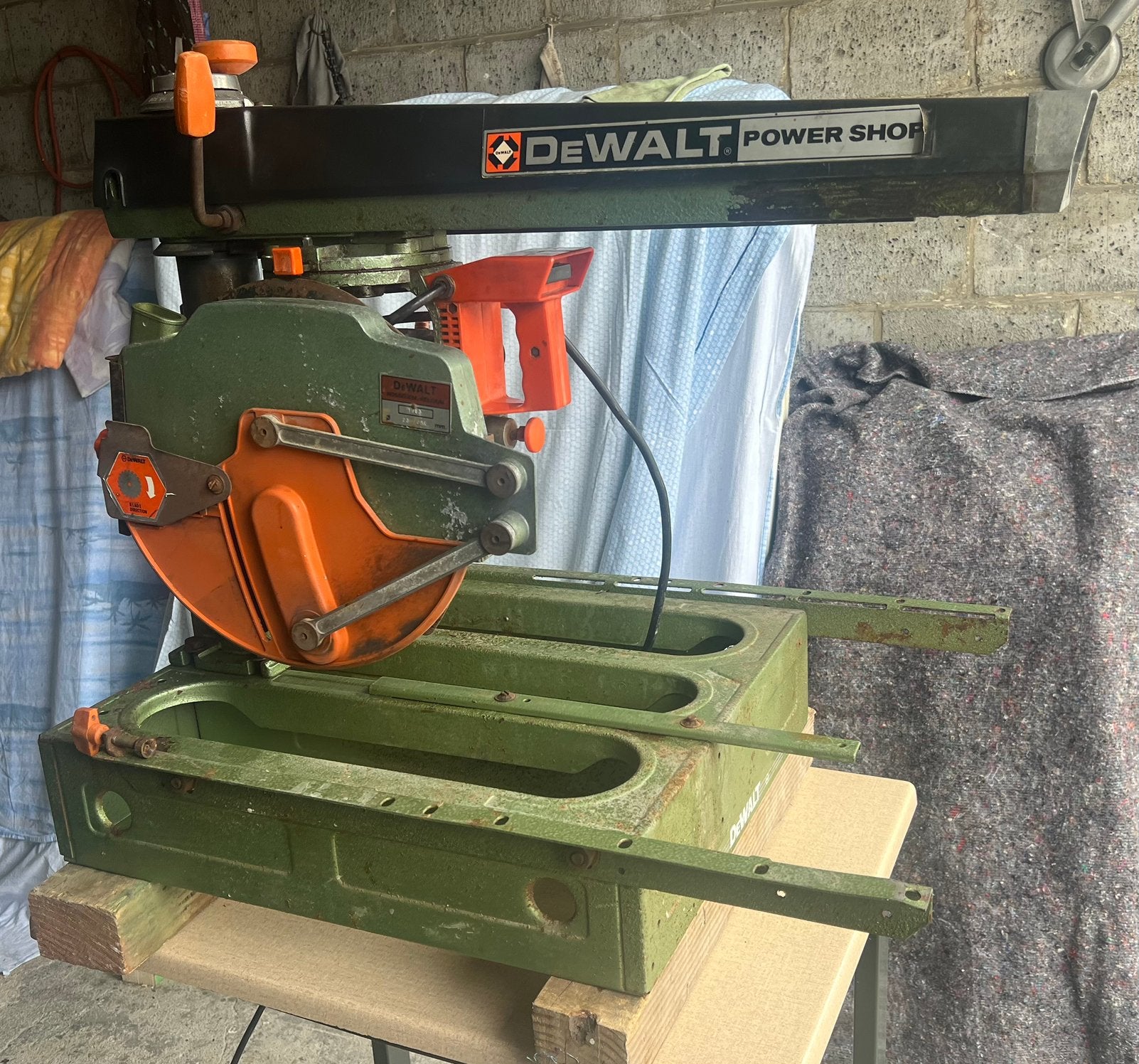 Scie radiale DeWalt, Bricolage & Construction, Enlèvement, Comme neuf