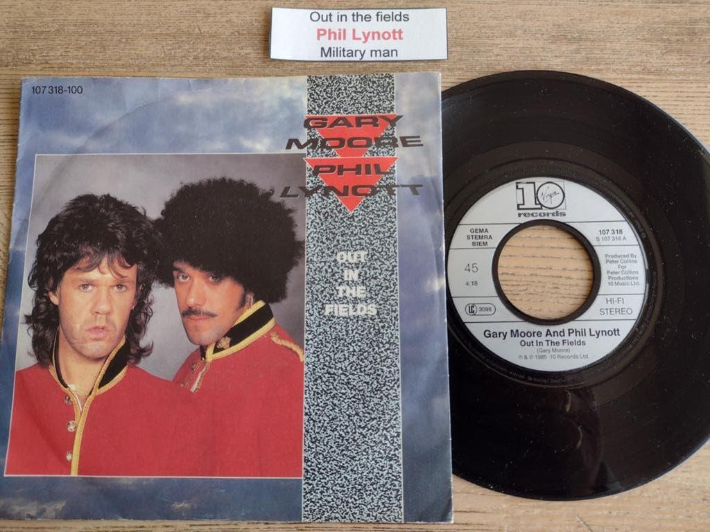 single : GARY MOORE & PHIL LYNOTT : OUT IN THE FIELDS (1985), CD & DVD, Vinyles Singles, Comme neuf, Single, 1980 - 1989, Rock et Metal