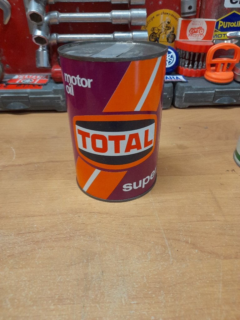 Oude volle oliekan Total Super Motor Oil, Verzamelen, Merken en Reclamevoorwerpen, Verzenden, Gebruikt, Overige typen