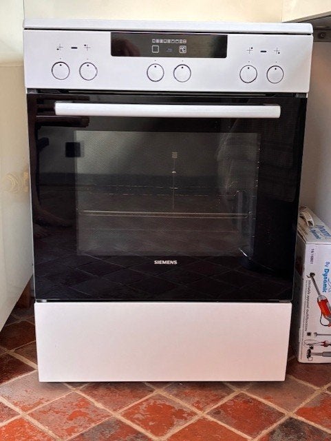 Siemens fornuis met keramische kookplaat en oven – € 80, Elektronische apparatuur, Ophalen, Gebruikt, 60 cm of meer, 4 kookzones