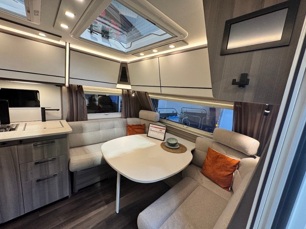 Kabe Estate 470 XL, 6 à 7 mètres, Entreprise, Grand lit, Jusqu'à 3