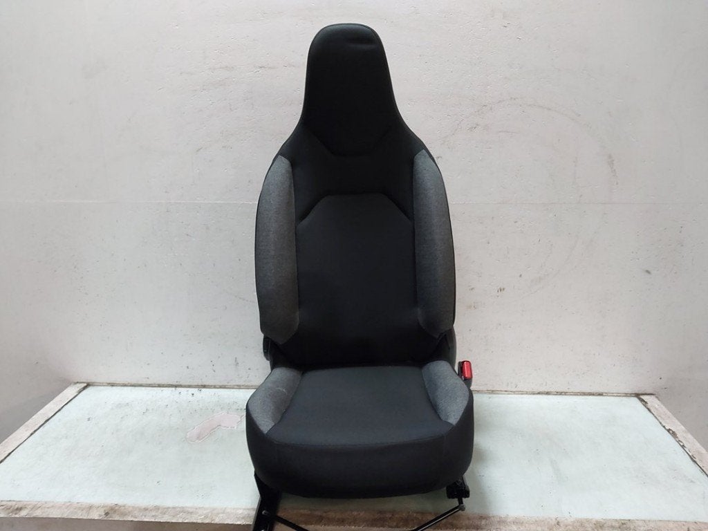 STOEL RECHTS VOOR Toyota Aygo X (01-2021/-) (|739100H031|), Dhr. J. Ham, Gebruikt, Administratie@autoham.nl, Toyota
