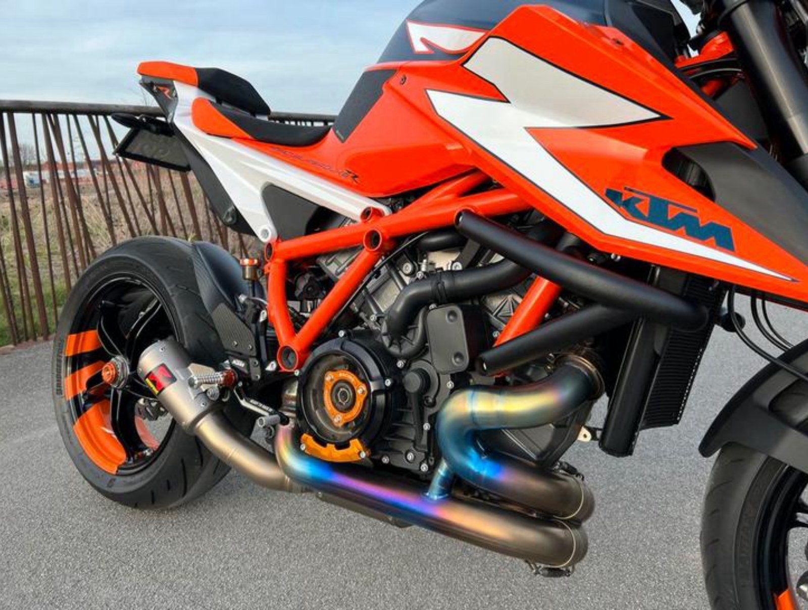 KTM Superduke 1290/1390R Full titanium Akrapovic Uitlaatlijn, Motoren, Ophalen of Verzenden, Zo goed als nieuw