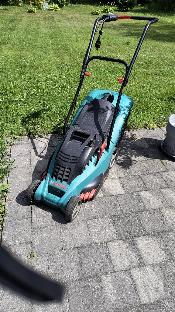 Bosch elektriche grasmachine, Tuin en Terras, Grasmaaiers, Gebruikt, Elektrische grasmaaier, 30 t/m 39 cm, Cirkelmaaier, Opvangzak