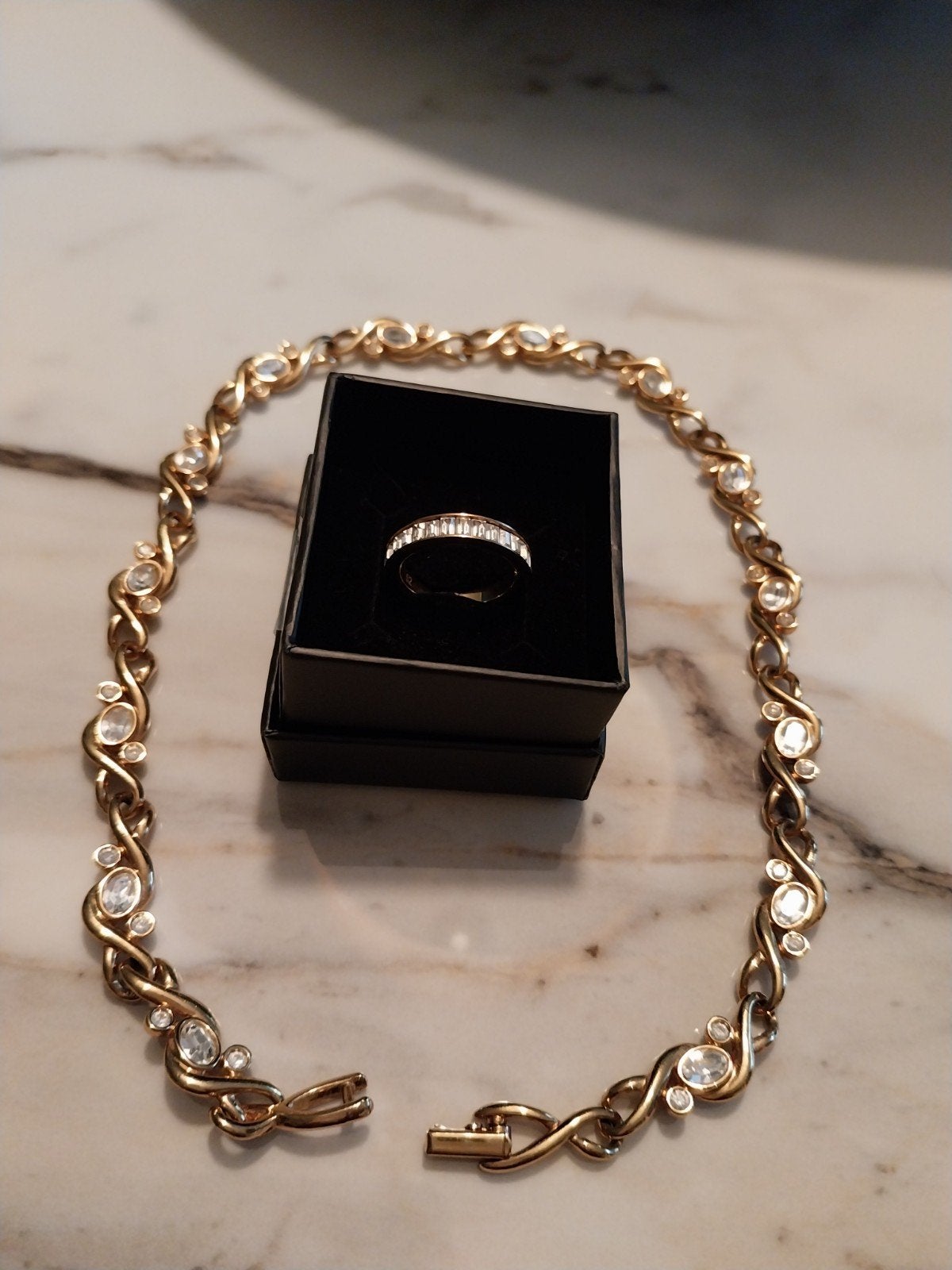 Swarovski ring en ketting in perfecte staat ( ORIGINEEL), Handtassen en Accessoires, Kettingen, Ophalen of Verzenden