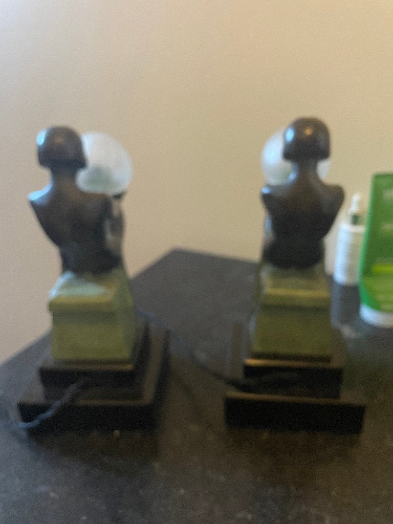 Twee lampjes van Max Le Verrier, Ophalen, Brons