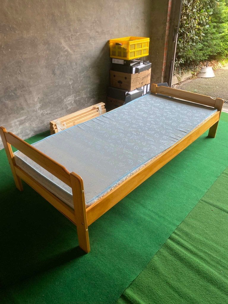 Eenpersoons bed met matras, Huis en Inrichting, Ophalen, Gebruikt, Eenpersoons