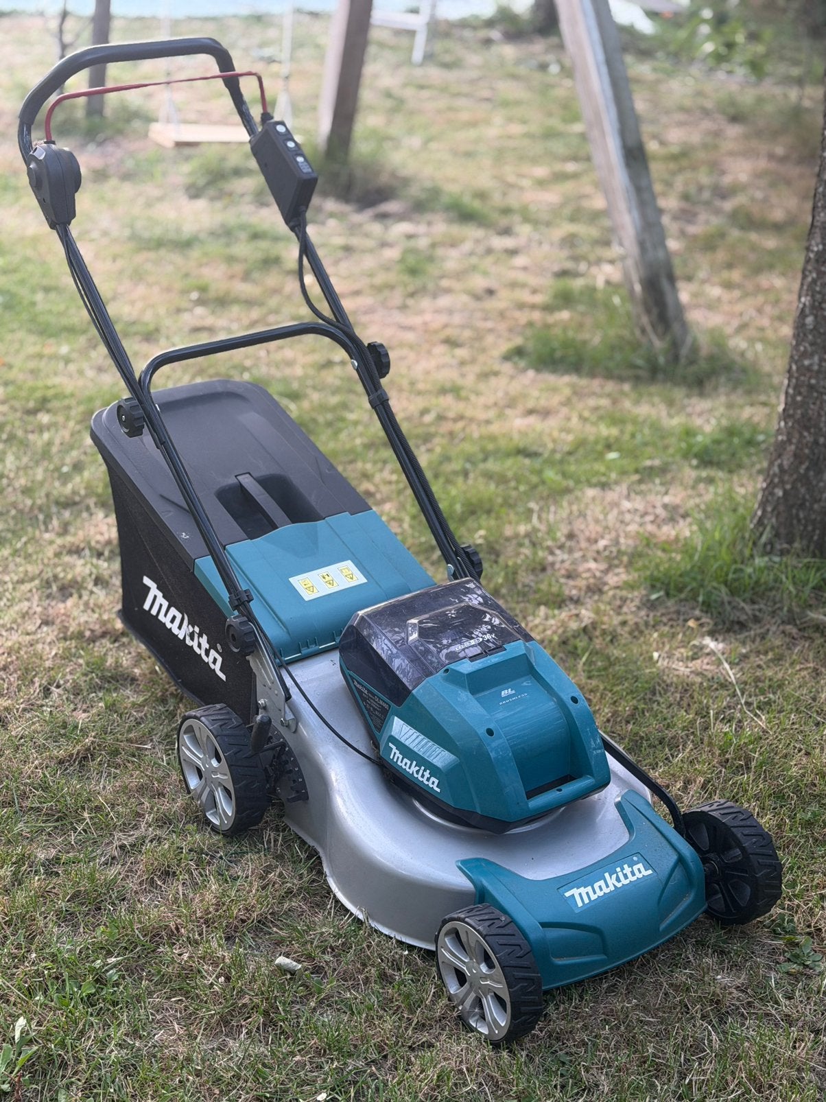 Makita DLM460 grasmaaier 2x18v, Ophalen, Gebruikt