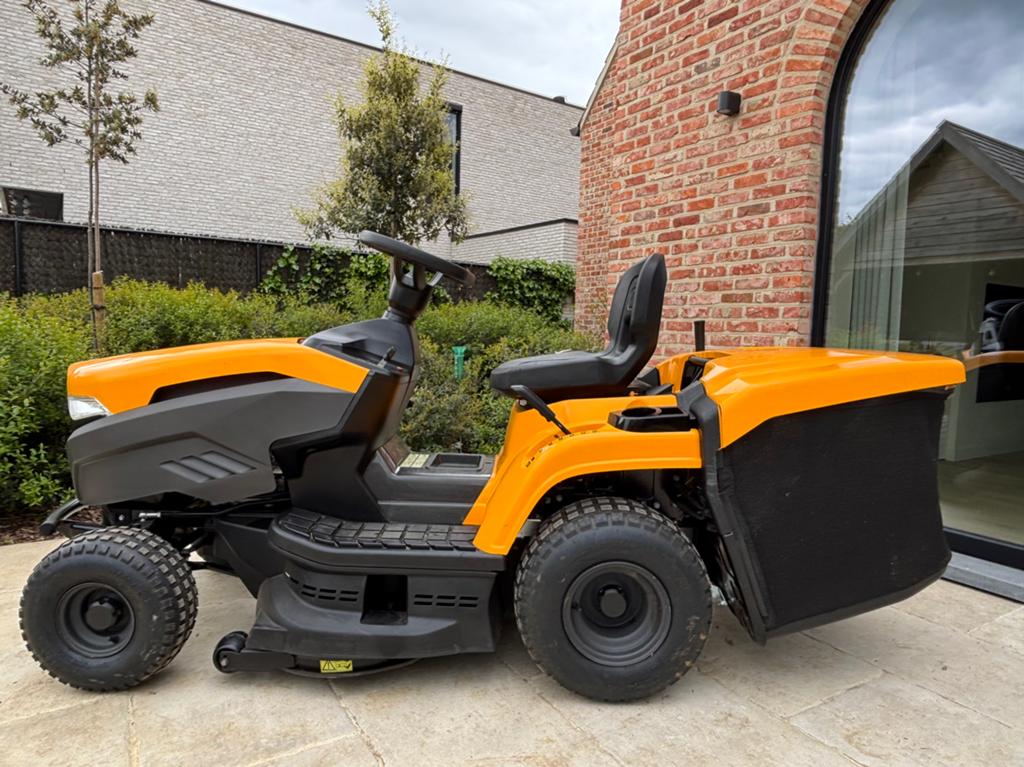 Stiga Estate 384, Tuin en Terras, Zitmaaiers, Ophalen, Zo goed als nieuw