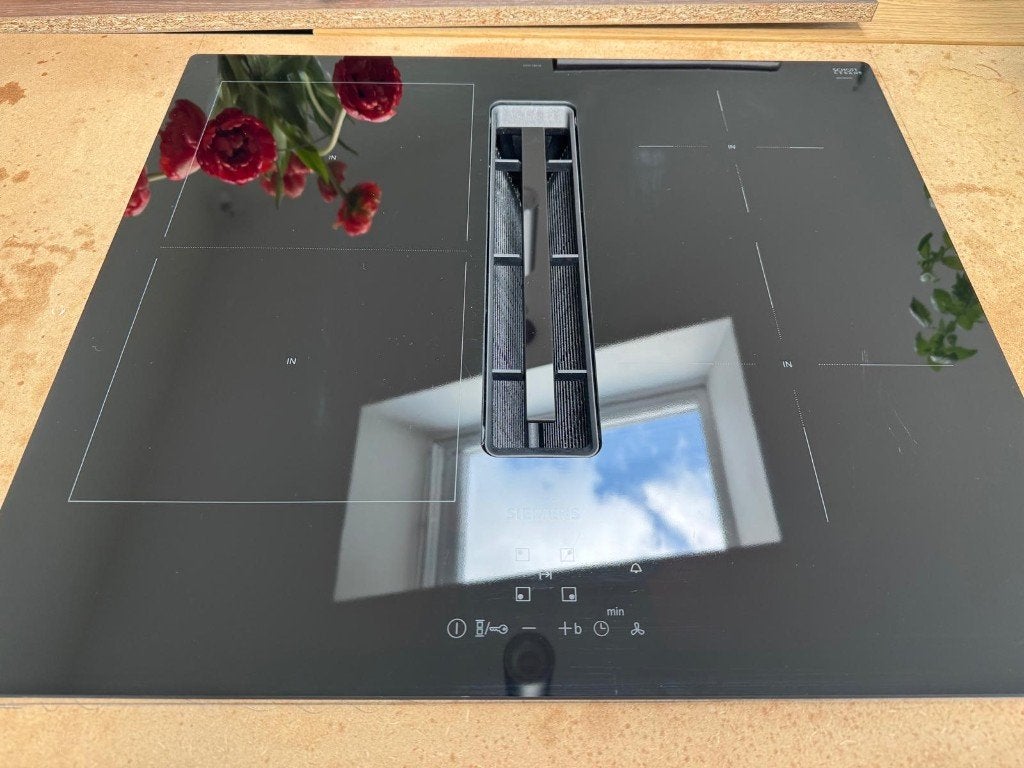 Siemens 60 cm kookplaat geïntegreerde afzuigkap nieuwstaat, Elektronische apparatuur, Ophalen, 4 kookzones, Zo goed als nieuw