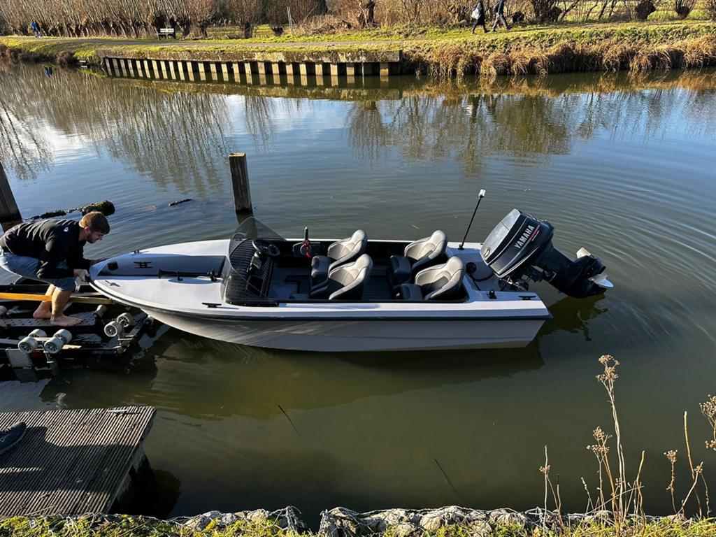 Boot helemaal opgeknapt, Watersport en Boten, Ophalen, Zo goed als nieuw