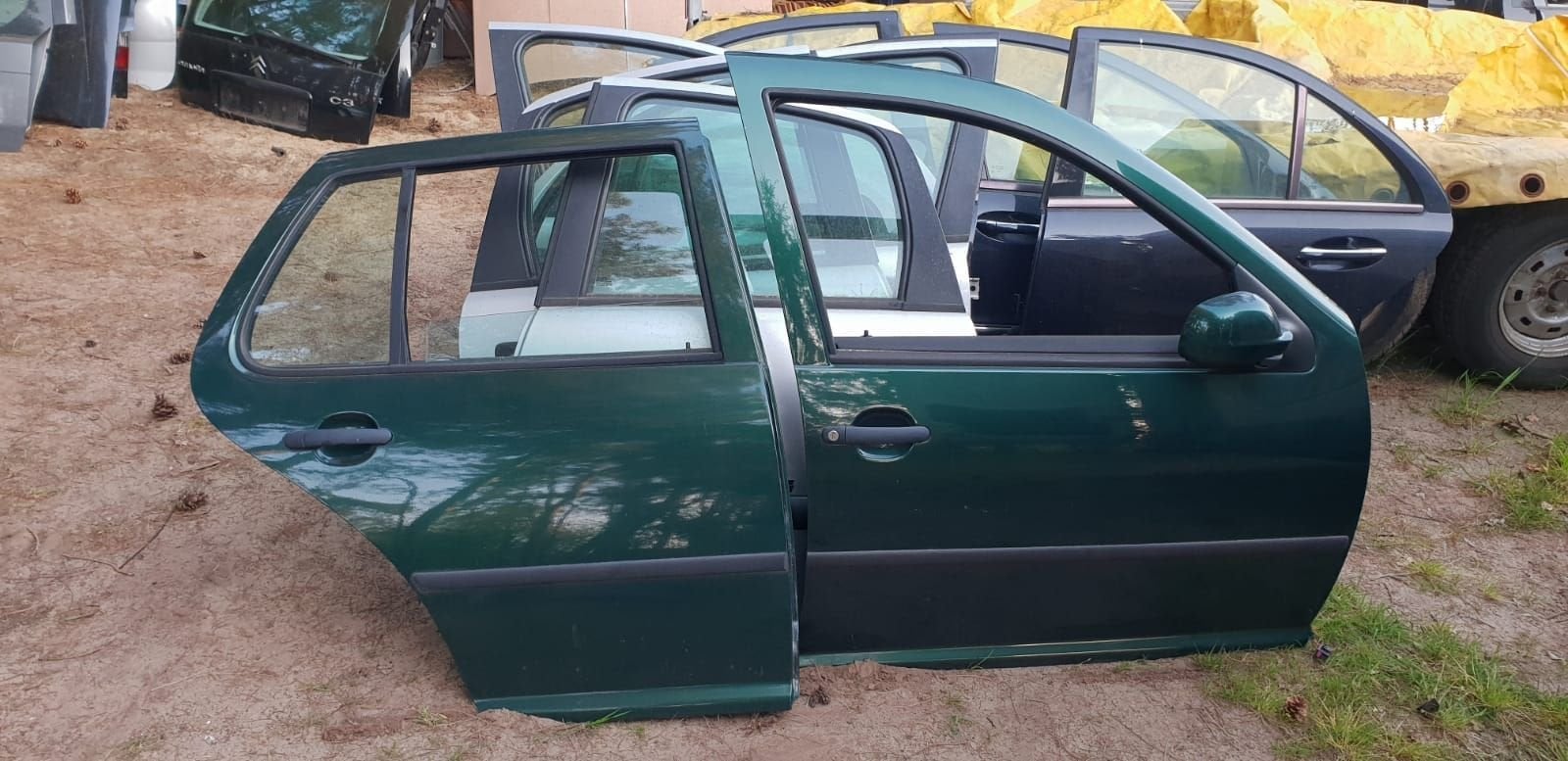 VW GOLF 4 PORTIEREN RV+RA BJ 98 TOT 2004, Autos : Pièces & Accessoires, -, Utilisé, Porte, -