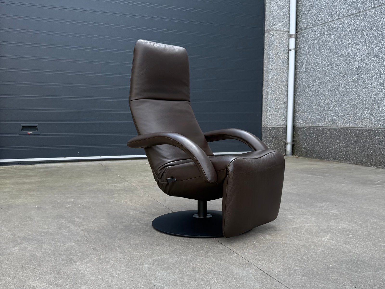 JORI Yoga relaxzetel – donkerbruin leder, medium, Huis en Inrichting, Ophalen of Verzenden, Zo goed als nieuw, 50 tot 75 cm, Durlet sede Leolux knoll Vitra stressless xooon artifort natuzzi