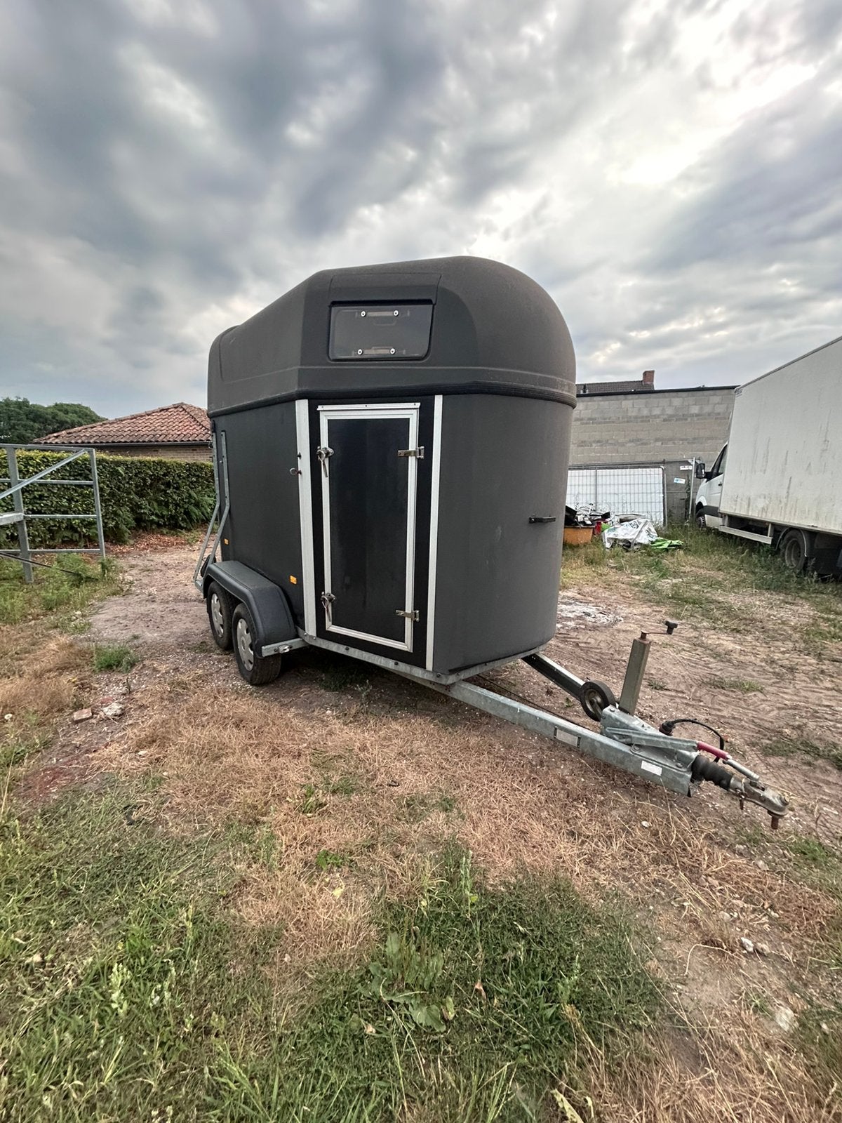2-paardstrailer Horta, Dieren en Toebehoren, Ophalen, Zo goed als nieuw, 2-paards trailer