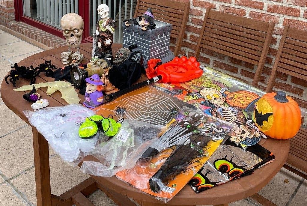 Lot pour fêter Halloween, Ophalen, Zo goed als nieuw