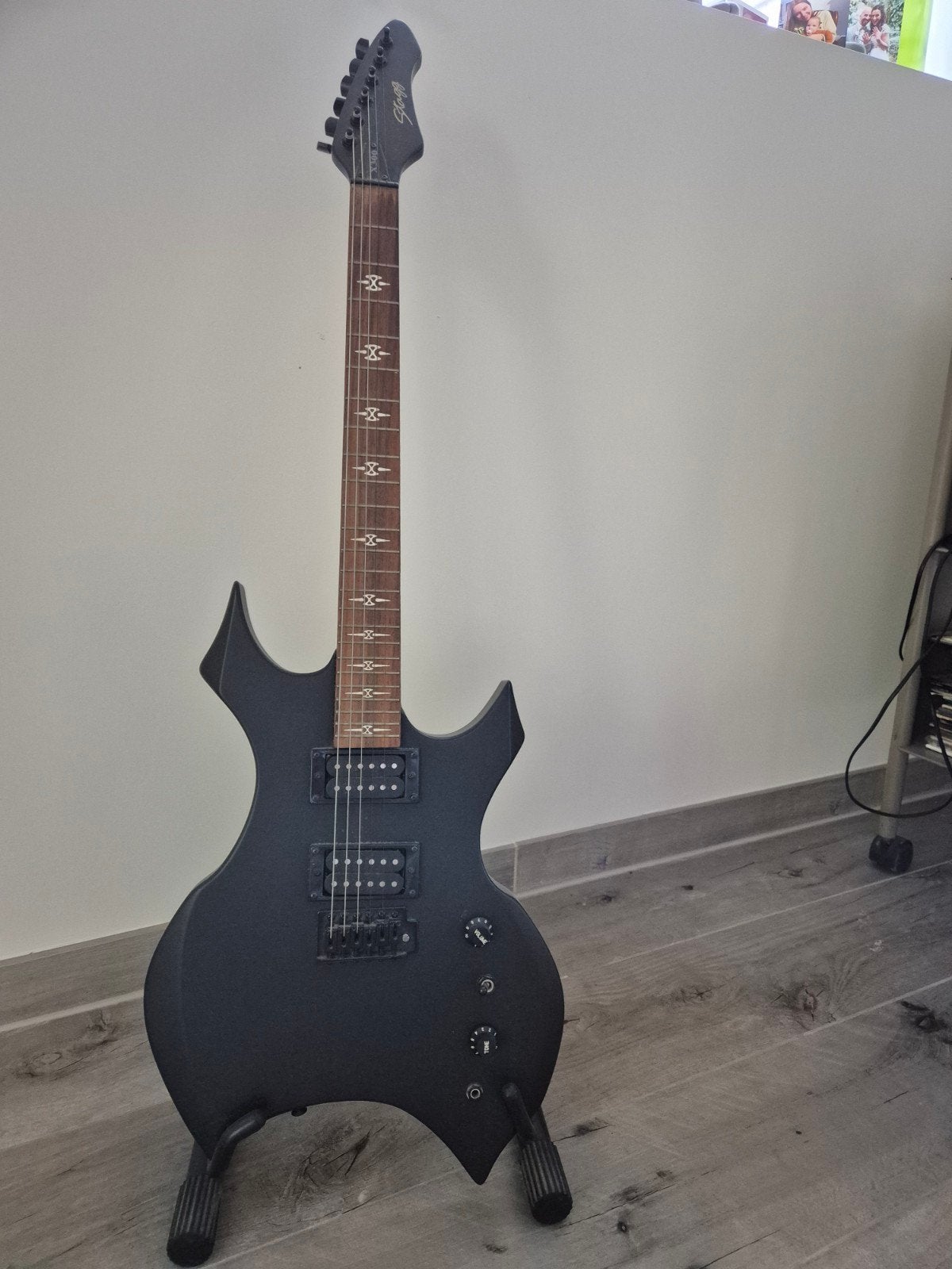 Stagg X300 elektrische gitaar – mat zwart – rock/metal, Musique & Instruments, Instruments à corde | Guitares | Électriques, Enlèvement