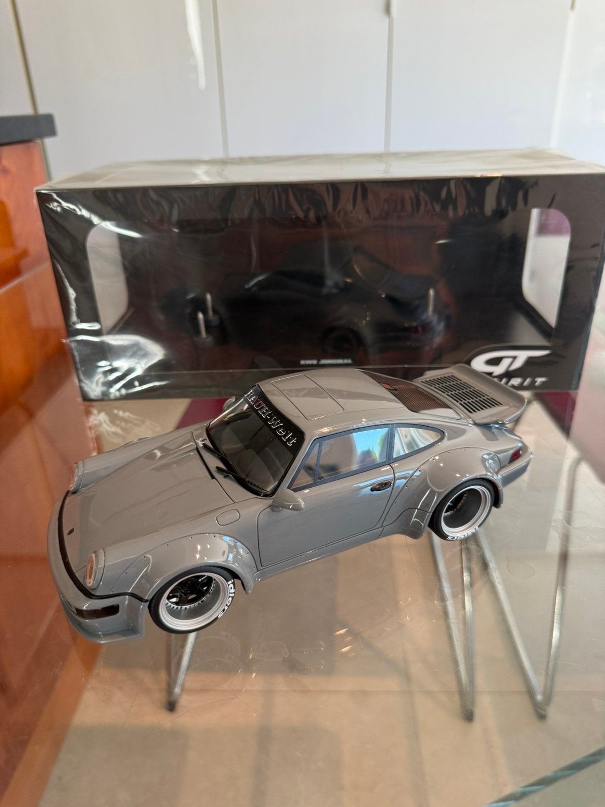 1/18 GT Spirit Porsche 911 964 RWB Jonsibal Grey 2015 GT477, Hobby en Vrije tijd, Modelauto's | 1:18, Ophalen of Verzenden, Zo goed als nieuw