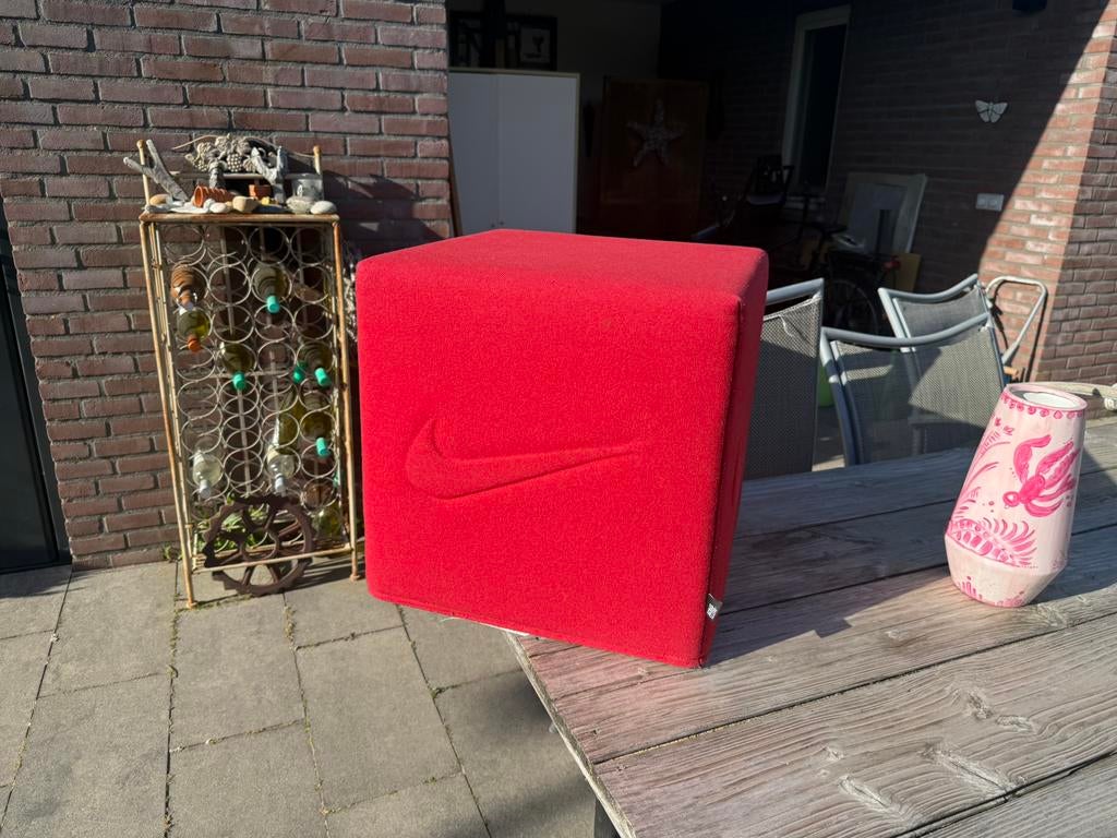 1 of 1 — Nike Cube Poef, Ophalen of Verzenden, Zo goed als nieuw