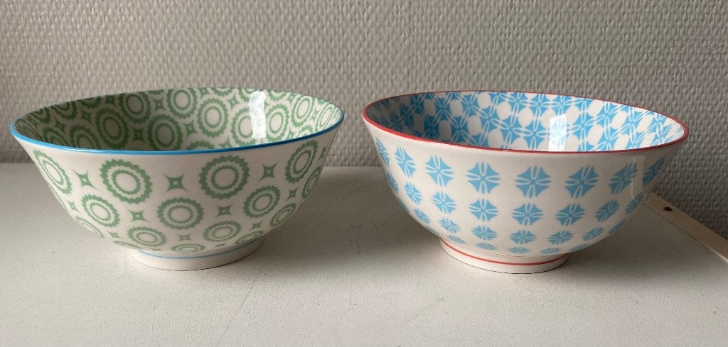 2 bols en faience, Enlèvement, Utilisé, Autres matériaux, Récipient(s)