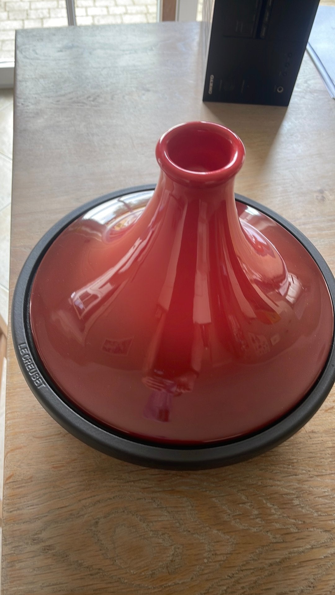 Le creuset tajine rood maat 31, Huis en Inrichting, Ophalen, Zo goed als nieuw, Tajine, Le Creuset