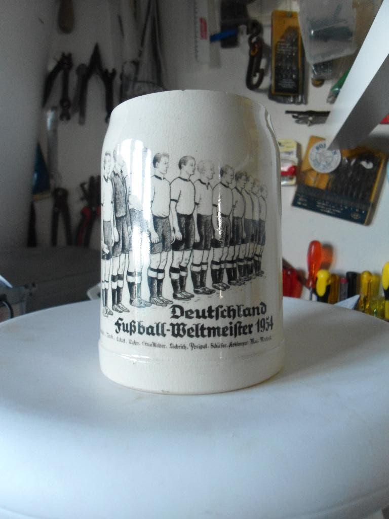 Deutchland Fusseball Weltmeister 1954 Chope en Grès (72ans), Enlèvement, Comme neuf, Cartes de joueur