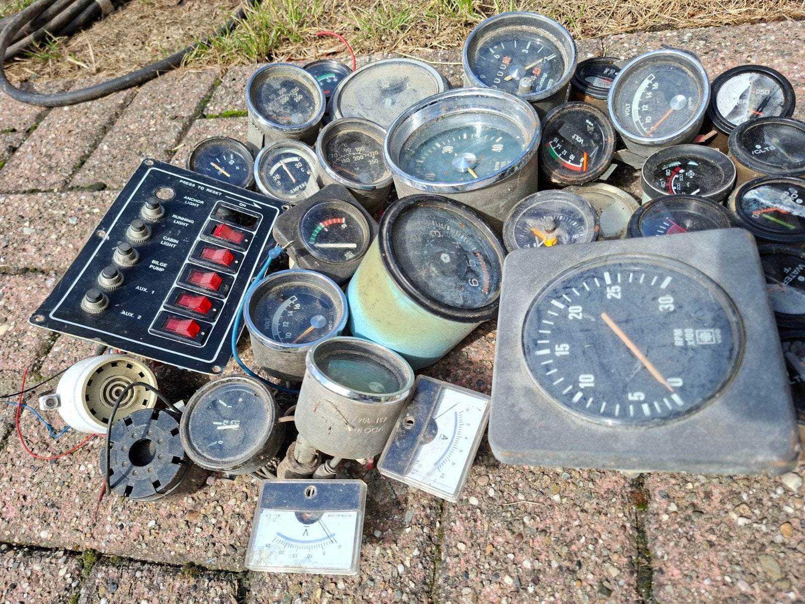 partij boot parts, dashboard instrumenten, set van 32 stuks, Ophalen