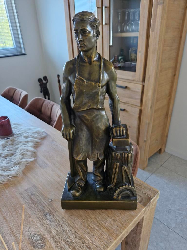 Image de forgeron, Enlèvement, Statue