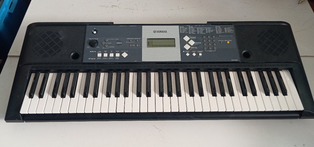 Clavier Yamaha YPT-230 avec adaptateur et piles, Musique & Instruments, Claviers, Enlèvement, Utilisé, Yamaha