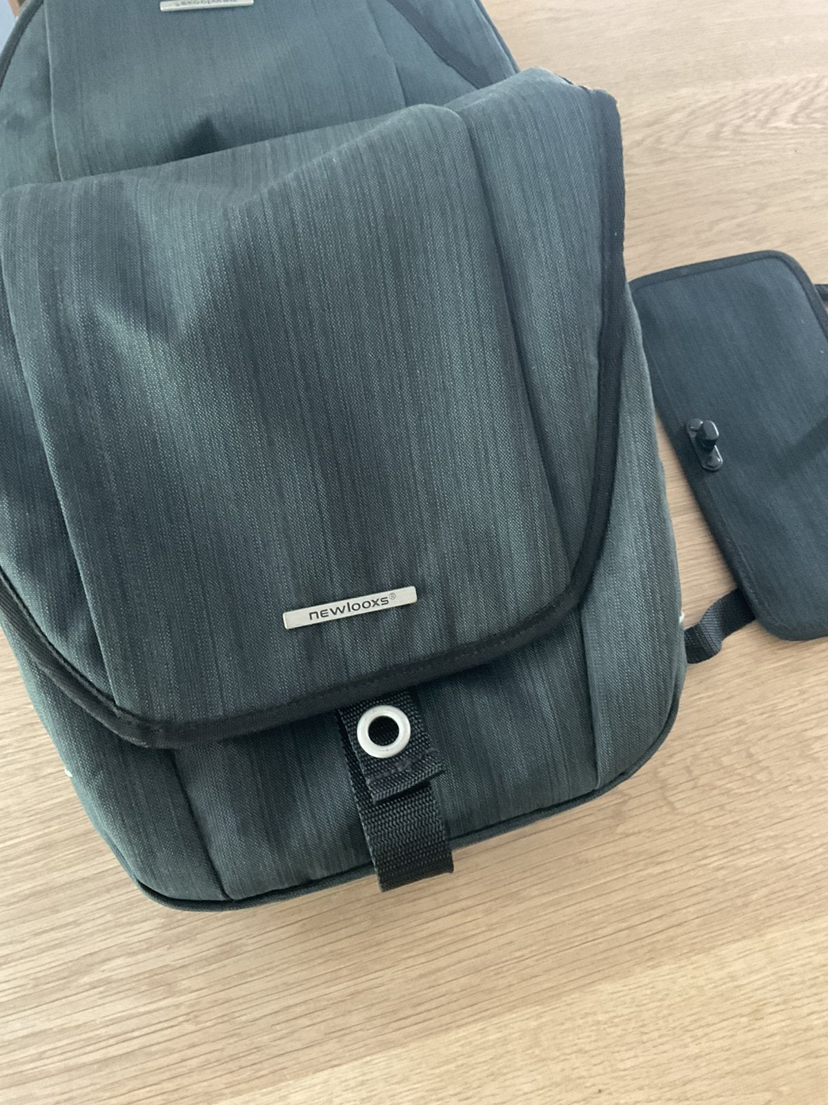 Dubbele fietstas New Looxs met adapter, Motoren, Ophalen, Zo goed als nieuw