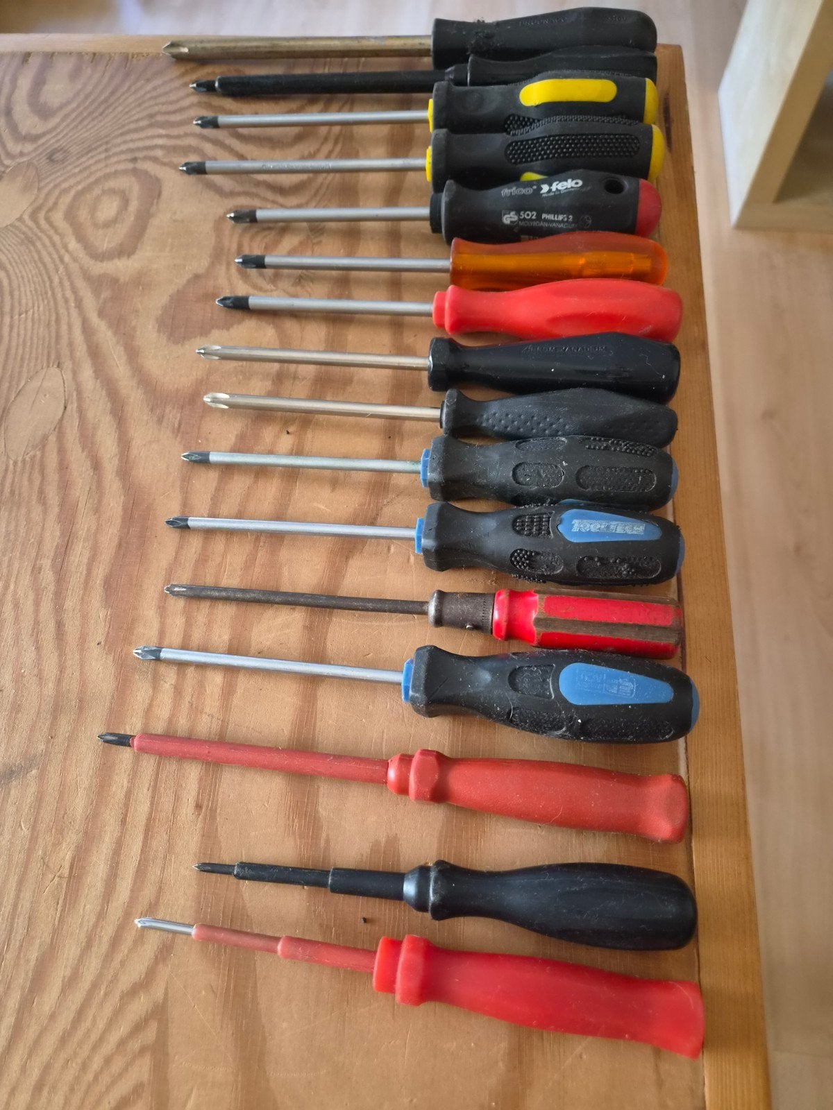 28 tournevis plat et croix toutes tailles., Bricolage & Construction, Outillage | Outillage à main, Enlèvement ou Envoi, Utilisé