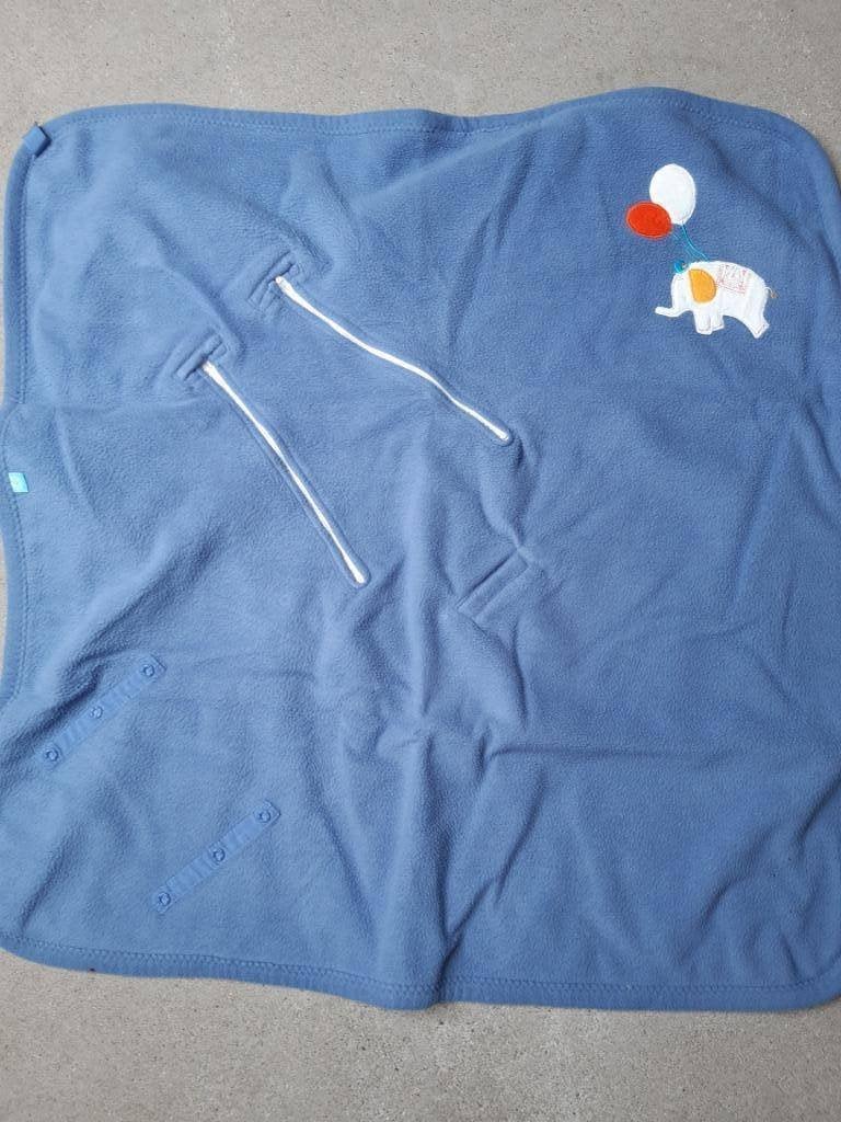 Dubbelzijdige wikkelcape in fleece, Kinderen en Baby's, Dekens, Slaapzakjes en Inbakerproducten, Ophalen of Verzenden, Zo goed als nieuw