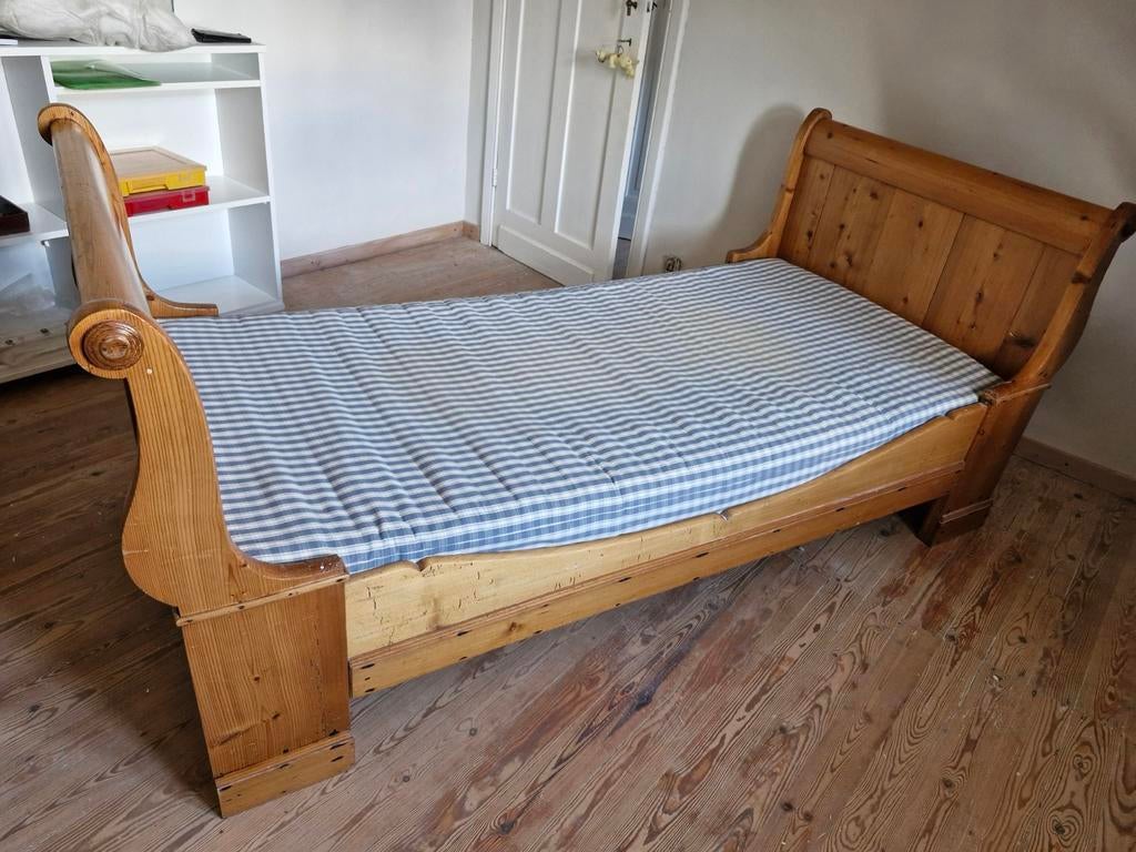 Oude 1 persoonsbed dennenhout, Huis en Inrichting, Ophalen, Matras