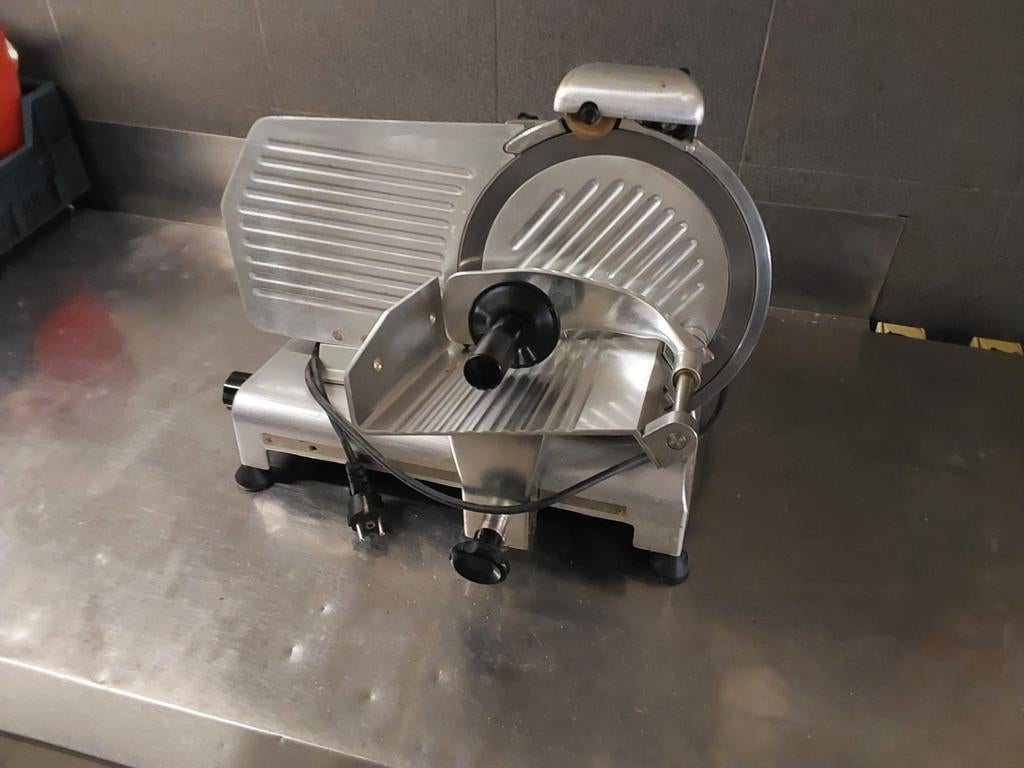 Machine de découpe de viande professionnelle Hendi, Enlèvement, Utilisé