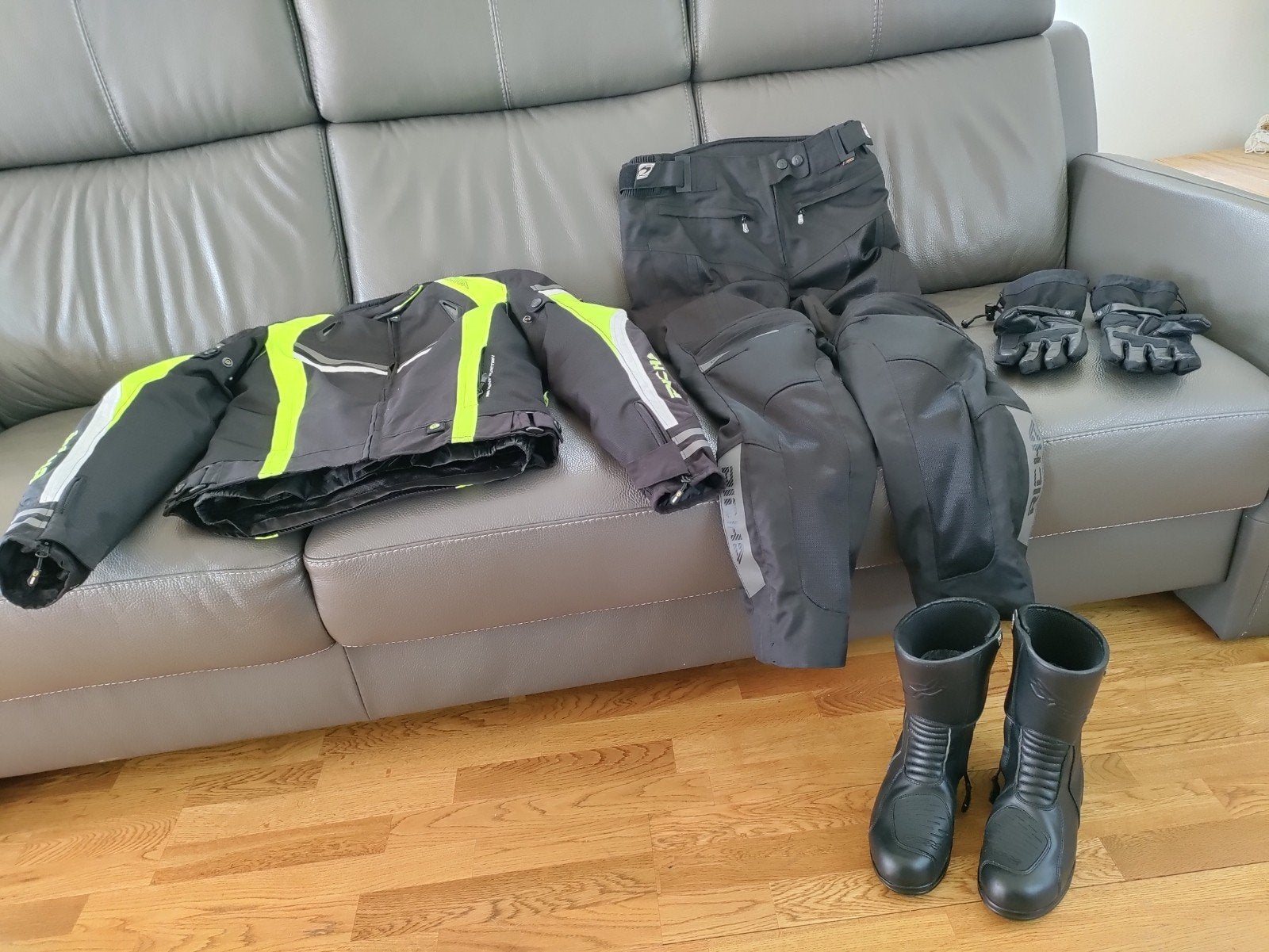 Combinaison moto 2 pièces Richa + gants Richa + bottes TCX, Motoren, Kleding | Motorkleding, Ophalen, Combipak