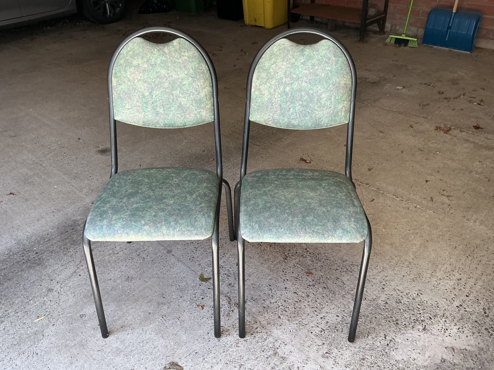 Stoelen, Ophalen, Zo goed als nieuw