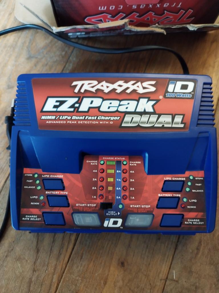 Batterijlader Traxxas dual 8 amp, Hobby en Vrije tijd, Modelbouw | Radiografisch | Overige, Ophalen of Verzenden