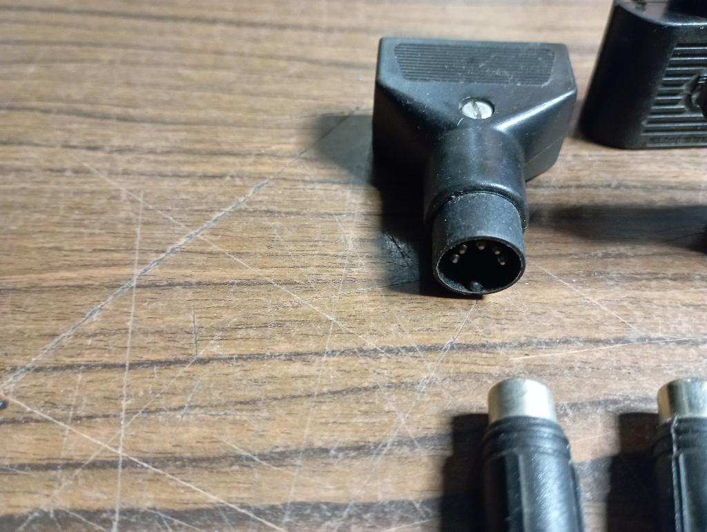 Divers adaptateur audio jack , BNC , cinchs vintage, Enlèvement, Comme neuf, Autres câbles