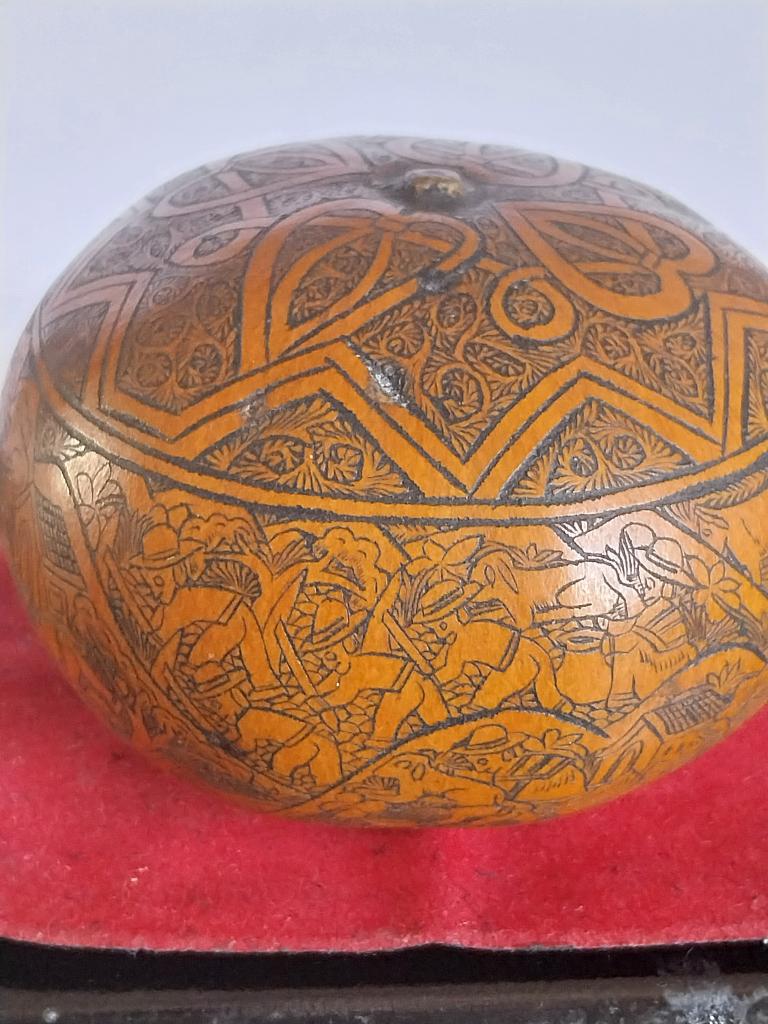 SUPERBE CALEBASSE COLOQUINTE SCLUPTEE DU PEROU, Antiquités & Art, Art | Peinture | Classique, Enlèvement ou Envoi