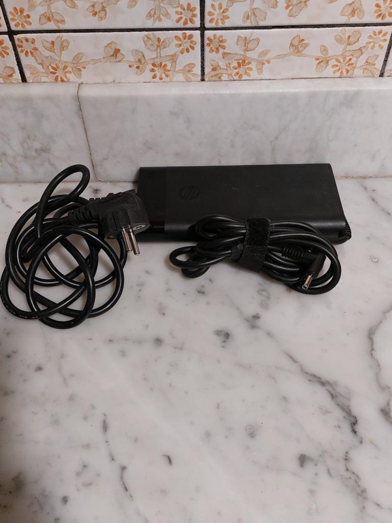 Originele oplader van 230 W pk. Fijne connector., Computers en Software, Laptop-opladers