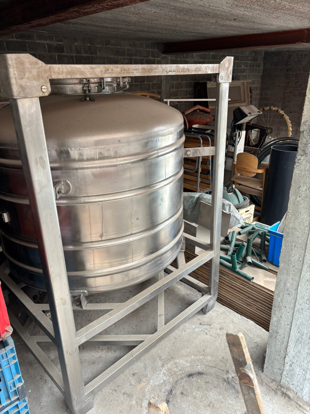 Inox brouwtank 800 l, Ophalen